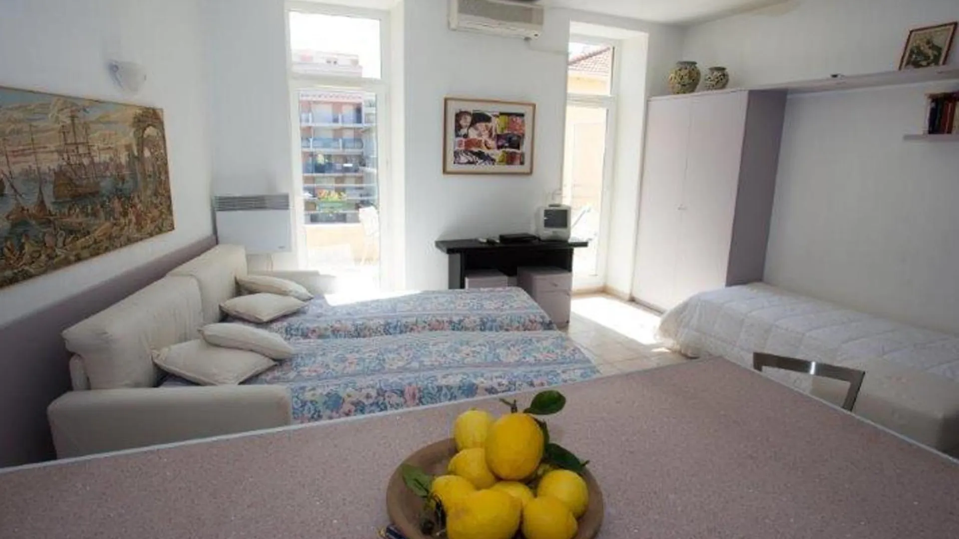 Apartment Studio Climatise En Centre-Ville, Proche Plages, Avec Grande Terrasse Au Calme - Fr-1-196-362 Menton