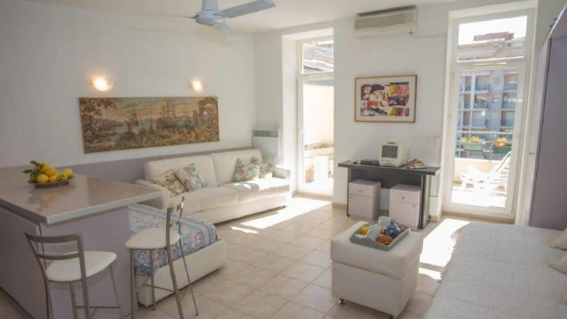 Apartment Studio Climatise En Centre-Ville, Proche Plages, Avec Grande Terrasse Au Calme - Fr-1-196-362 Menton